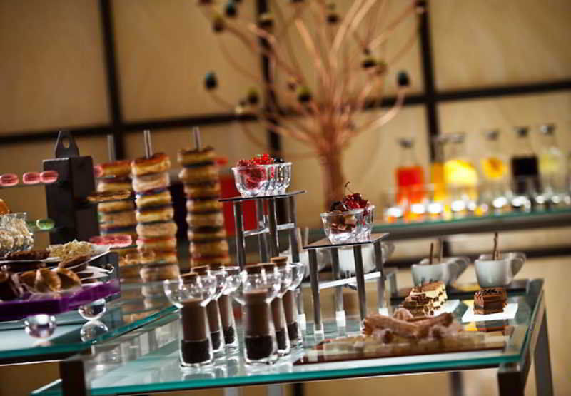 Courtyard By Marriott Doha City Center Esterno foto